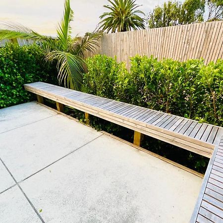 Deluxe Downtown Mount Maunganui Villa Exterior photo