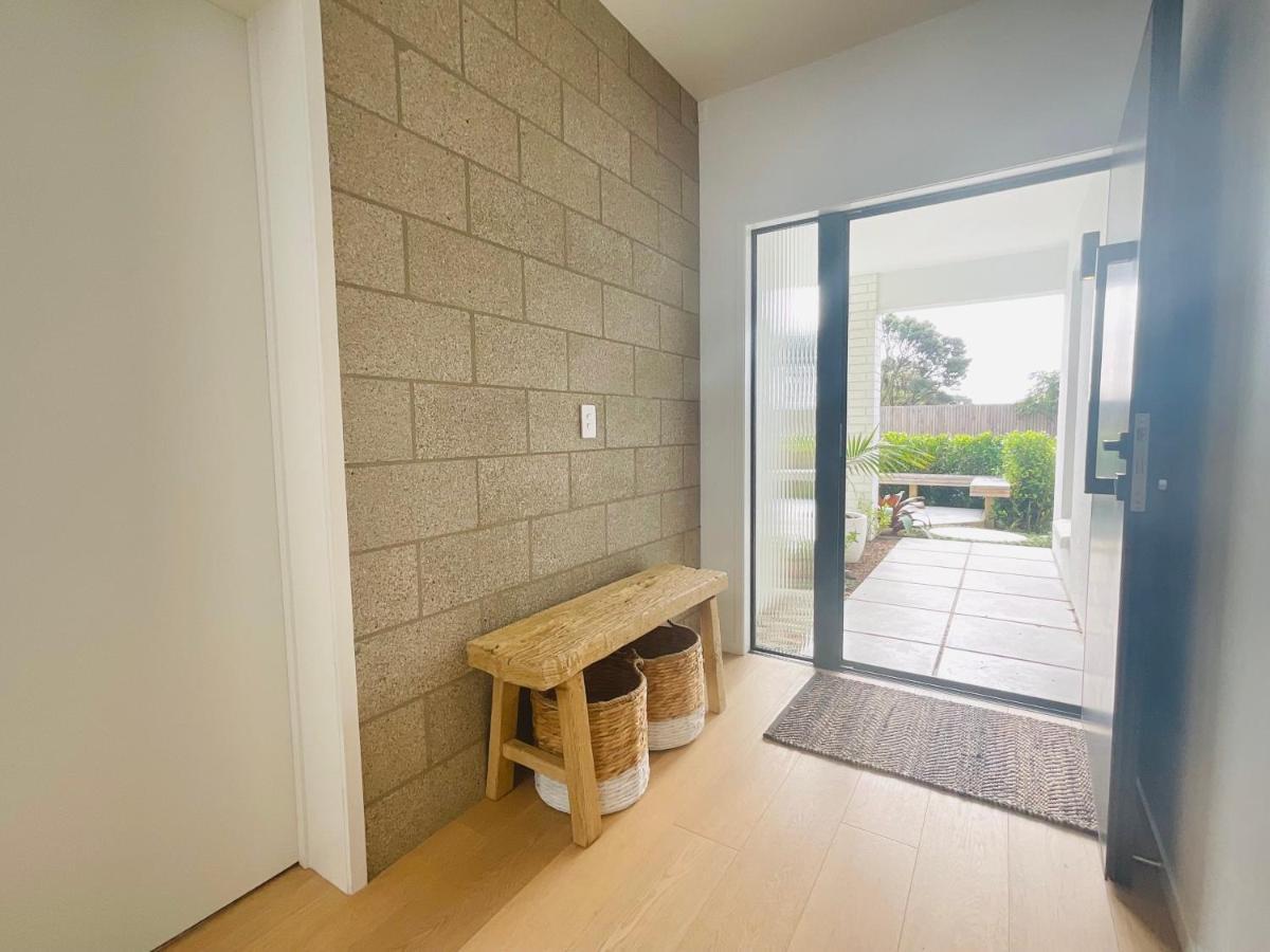 Deluxe Downtown Mount Maunganui Villa Exterior photo