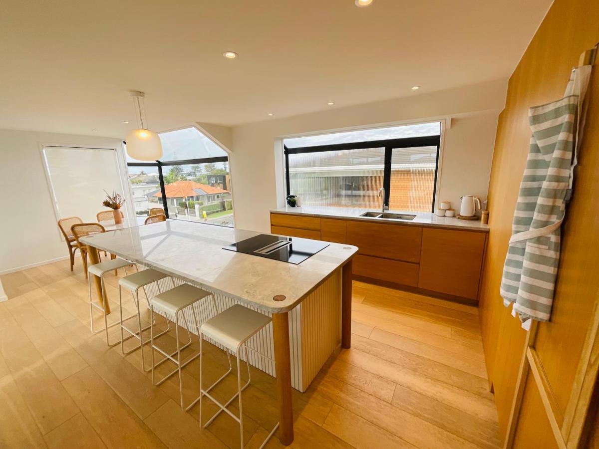 Deluxe Downtown Mount Maunganui Villa Exterior photo